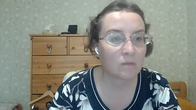 Snapshot of Smart_Rose chatting on June 4, 2026, 4:13 pm Smart Rose online show from June 4, 2026, 4:13 pm