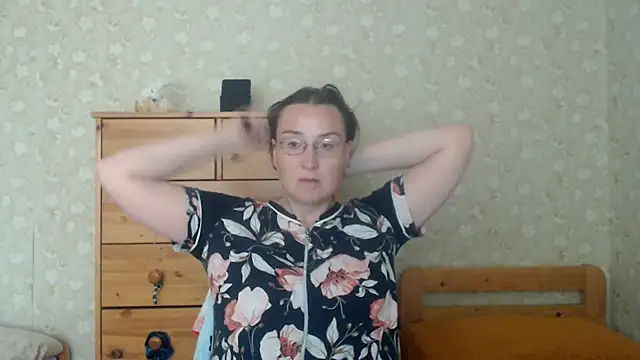 Snapshot of Smart_Rose chatting on June 20, 2026, 4:37 am Smart Rose online show from June 20, 2026, 4:37 am