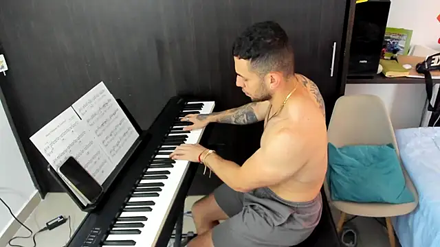 logan smith online show from December 18, 2025, 12:33 pm