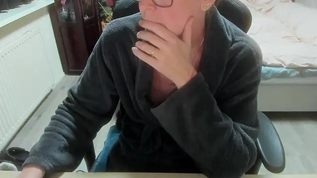 Snapshot of minoesje37 chatting on February 23, 2026, 8:28 pm minoesje37 online show from February 23, 2026, 8:28 pm