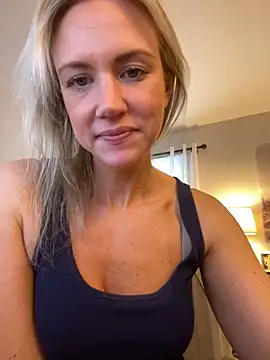 Snapshot of Kay_Cakes chatting on December 2, 2024, 8:11 pm Kay Cakes online show from December 2, 2024, 8:11 pm