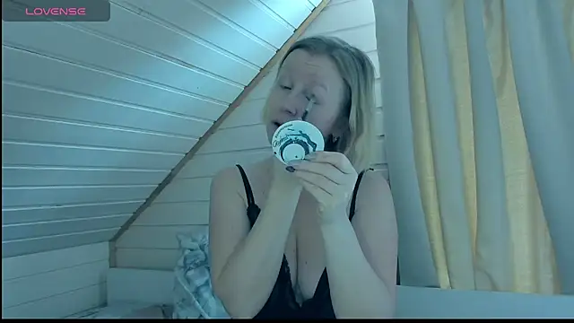 Snapshot of I_AM_MILF chatting on February 6, 2025, 7:56 am I AM MILF online show from February 6, 2025, 7:56 am