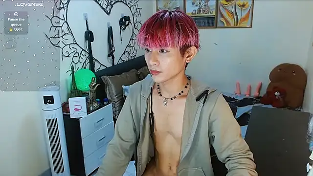 Snapshot of WildestTwink chatting on October 2, 2025, 6:37 pm WildestTwink online show from October 2, 2025, 6:37 pm