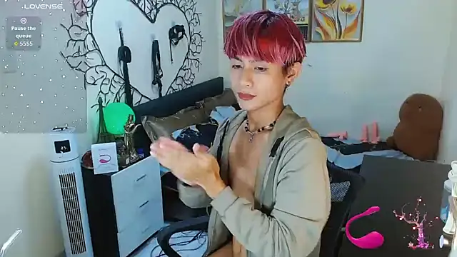 Snapshot of WildestTwink chatting on October 3, 2025, 6:05 pm WildestTwink online show from October 3, 2025, 6:05 pm