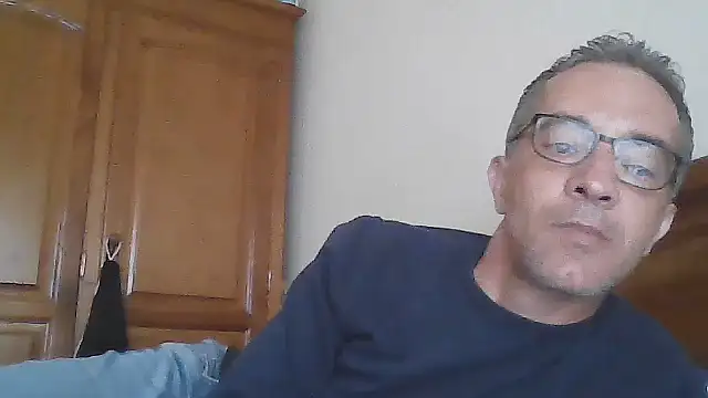 Snapshot of CarlosRocha73 chatting on April 7, 2026, 11:10 am CarlosRocha73 online show from April 7, 2026, 11:10 am
