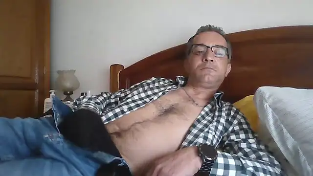 Snapshot of CarlosRocha73 chatting on April 14, 2026, 4:13 pm CarlosRocha73 online show from April 14, 2026, 4:13 pm