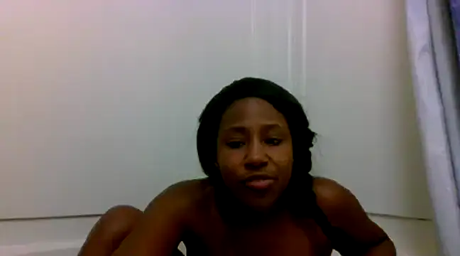 Xochillovemoney2 online show from December 14, 2024, 7:25 pm