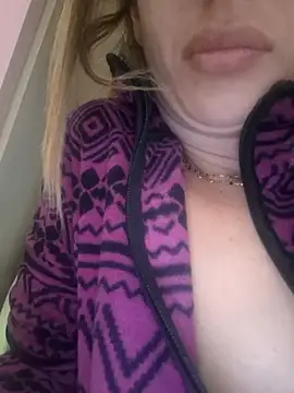 Snapshot of fammefatale1987 chatting on November 16, 2025, 1:17 pm fammefatale1987 online show from November 16, 2025, 1:17 pm