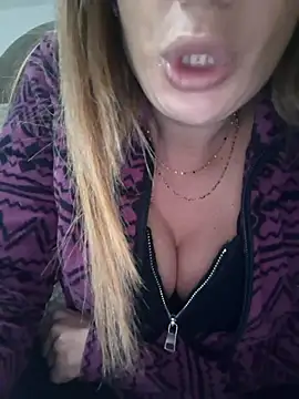 Snapshot of fammefatale1987 chatting on November 24, 2025, 5:12 pm fammefatale1987 online show from November 24, 2025, 5:12 pm