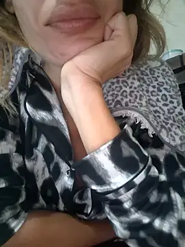 Snapshot of fammefatale1987 chatting on November 30, 2025, 7:40 pm fammefatale1987 online show from November 30, 2025, 7:40 pm