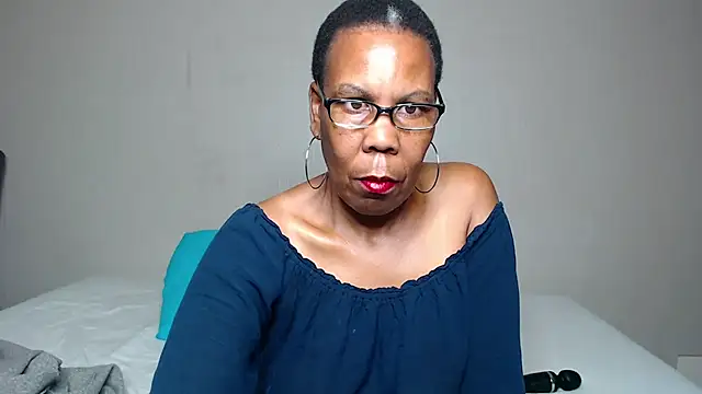 Snapshot of SuperNova40 chatting on January 3, 2025, 5:28 am SuperNova40 online show from January 3, 2025, 5:28 am