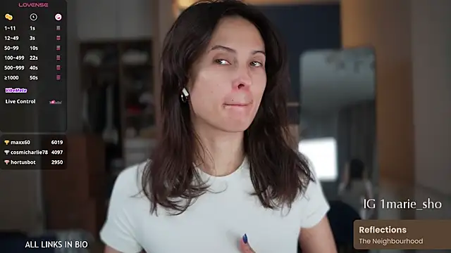 LAUREL HAZEL online show from November 1, 2025, 10:50 am