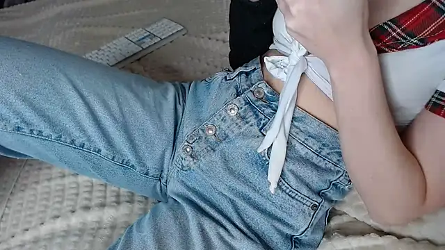 Kiradoll27 online show from December 4, 2025, 10:13 am