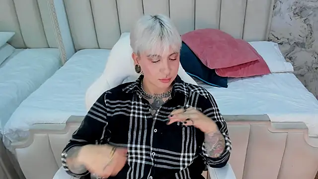 Snapshot of amy_ink chatting on September 17, 2025, 11:23 am amy ink online show from September 17, 2025, 11:23 am