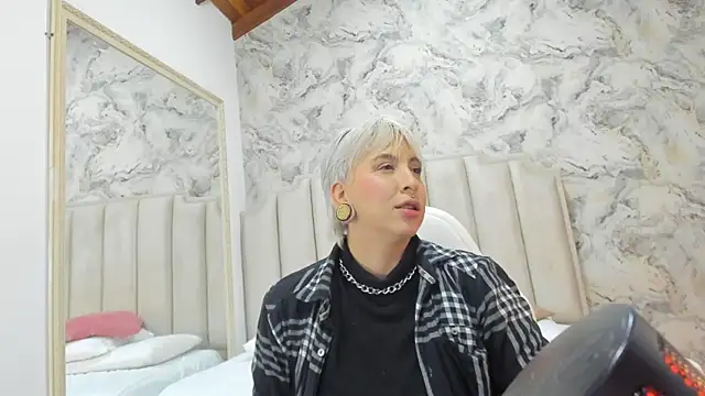 Snapshot of amy_ink chatting on October 3, 2025, 11:18 am amy ink online show from October 3, 2025, 11:18 am