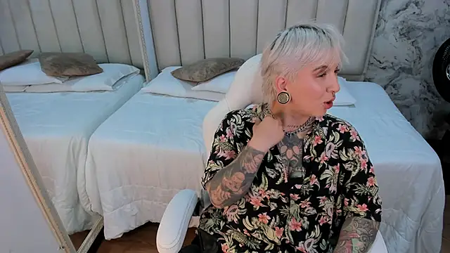 Snapshot of amy_ink chatting on October 5, 2025, 11:19 am amy ink online show from October 5, 2025, 11:19 am