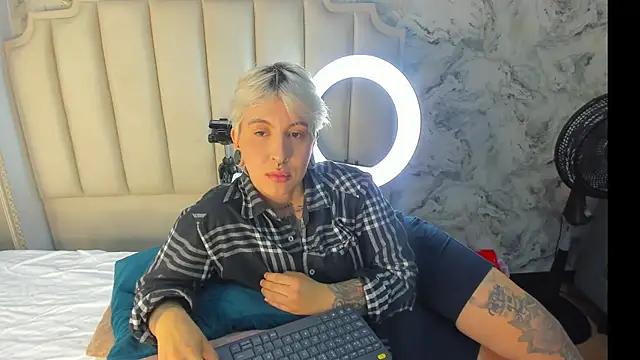 Snapshot of amy_ink chatting on October 29, 2025, 11:23 am amy ink online show from October 29, 2025, 11:23 am