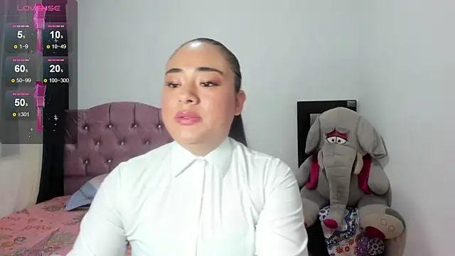 ReyleDoll online show from May 12, 2026, 11:24 pm