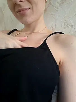 Snapshot of YogisticJuli666 chatting on October 9, 2025, 6:33 am YogisticJuli666 online show from October 9, 2025, 6:33 am