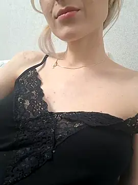 Snapshot of YogisticJuli666 chatting on October 27, 2025, 5:55 am YogisticJuli666 online show from October 27, 2025, 5:55 am