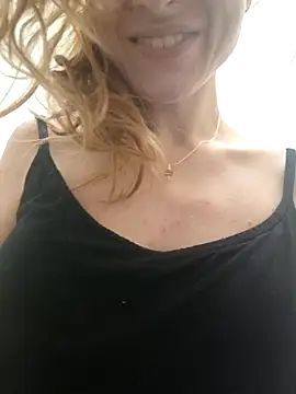 YogisticJuli666 online show from November 17, 2025, 3:51 pm