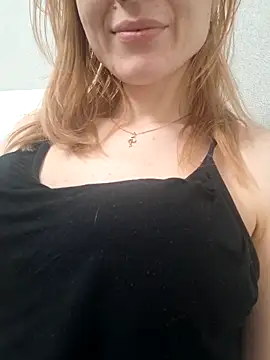 YogisticJuli666 online show from December 22, 2025, 5:15 am