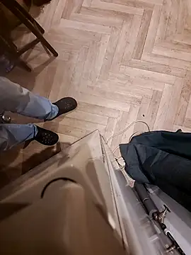 Snapshot of realeasy1 chatting on September 28, 2025, 1:33 am realeasy1 online show from September 28, 2025, 1:33 am