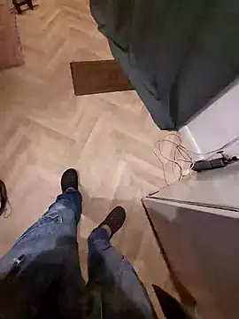 Snapshot of realeasy1 chatting on October 9, 2025, 7:56 pm realeasy1 online show from October 9, 2025, 7:56 pm