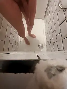 Snapshot of realeasy1 chatting on November 7, 2025, 11:43 am realeasy1 online show from November 7, 2025, 11:43 am