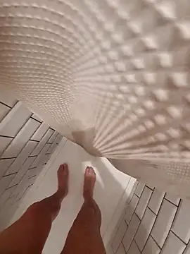 realeasy1 online show from December 21, 2025, 11:01 pm