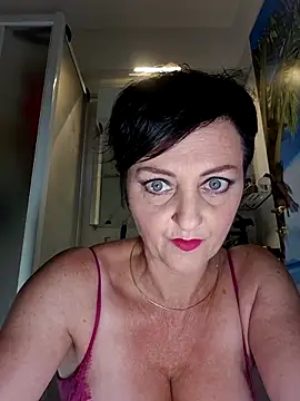 lucillabollente online show from June 28, 2026, 4:07 am