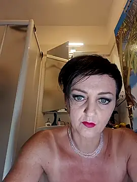lucillabollente online show from August 3, 2026, 4:00 am