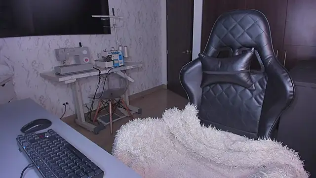 Snapshot of Lisegg_ chatting on December 7, 2024, 10:23 am Lisegg online show from December 7, 2024, 10:23 am