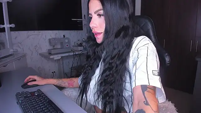 Snapshot of Lisegg_ chatting on December 10, 2024, 11:00 am Lisegg online show from December 10, 2024, 11:00 am