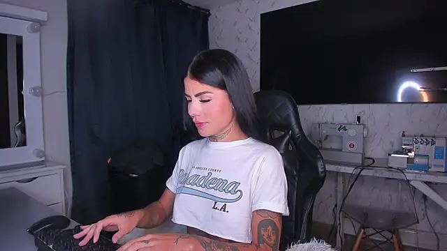 Snapshot of Lisegg_ chatting on January 23, 2025, 12:30 pm Lisegg online show from January 23, 2025, 12:30 pm