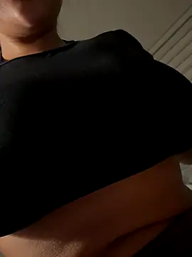 adrianalobo online show from October 12, 2025, 2:21 am