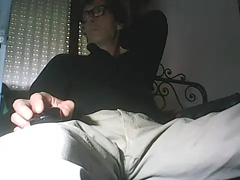 Snapshot of Moro_ra chatting on May 19, 2026, 11:38 am Moro ra online show from May 19, 2026, 11:38 am