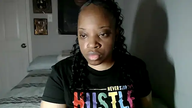 Snapshot of Sexymona1218 chatting on October 4, 2025, 9:29 am Sexymona1218 online show from October 4, 2025, 9:29 am