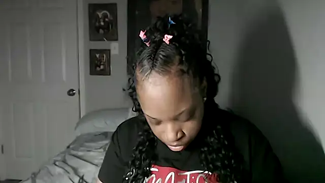 Snapshot of Sexymona1218 chatting on October 11, 2025, 9:35 pm Sexymona1218 online show from October 11, 2025, 9:35 pm