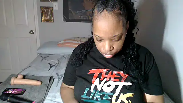 Snapshot of Sexymona1218 chatting on October 22, 2025, 8:58 am Sexymona1218 online show from October 22, 2025, 8:58 am