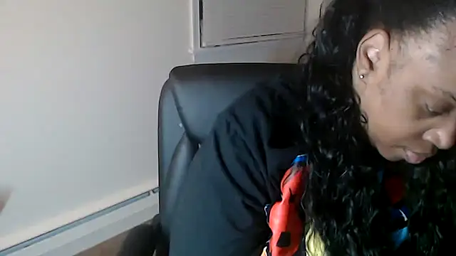 Snapshot of Sexymona1218 chatting on December 18, 2025, 9:37 am Sexymona1218 online show from December 18, 2025, 9:37 am