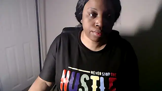 Snapshot of Sexymona1218 chatting on January 14, 2026, 9:42 pm Sexymona1218 online show from January 14, 2026, 9:42 pm