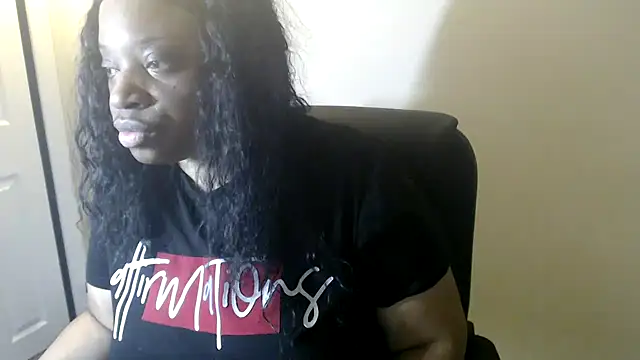 Snapshot of Sexymona1218 chatting on February 13, 2026, 6:53 am Sexymona1218 online show from February 13, 2026, 6:53 am