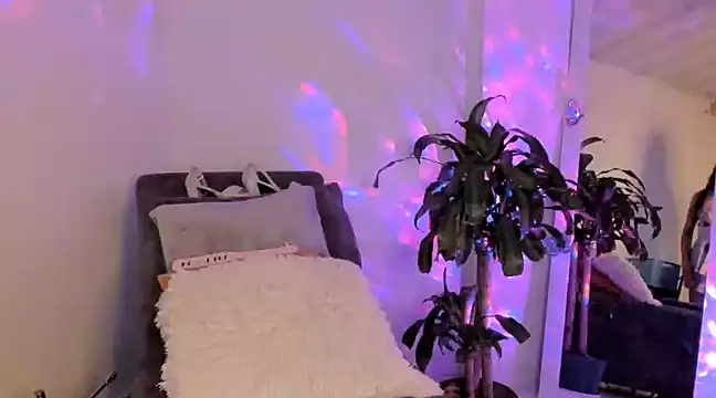 kirasofia online show from January 22, 2025, 3:41 am