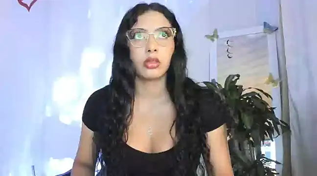 kirasofia online show from February 25, 2025, 3:52 am