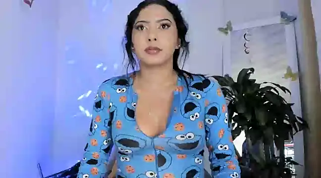 kirasofia online show from February 28, 2025, 4:10 am
