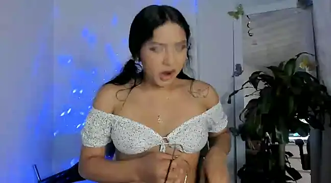 kirasofia online show from March 11, 2025, 5:38 am