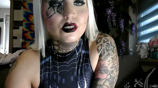 RoxxyInk online show from October 31, 2025, 11:11 am