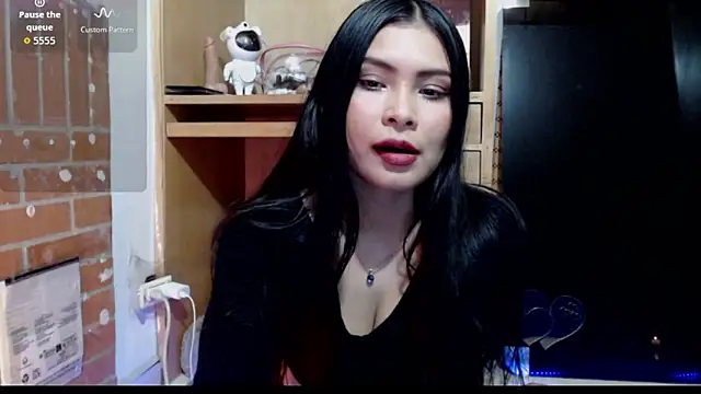 Snapshot of evolet01 chatting on May 28, 2026, 12:30 am evolet01 online show from May 28, 2026, 12:30 am
