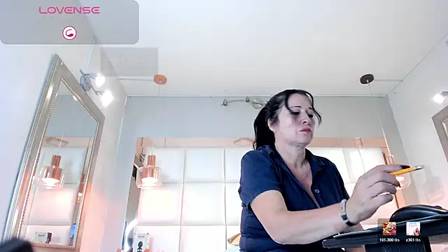LADY HELLEN online show from June 12, 2026, 7:02 pm